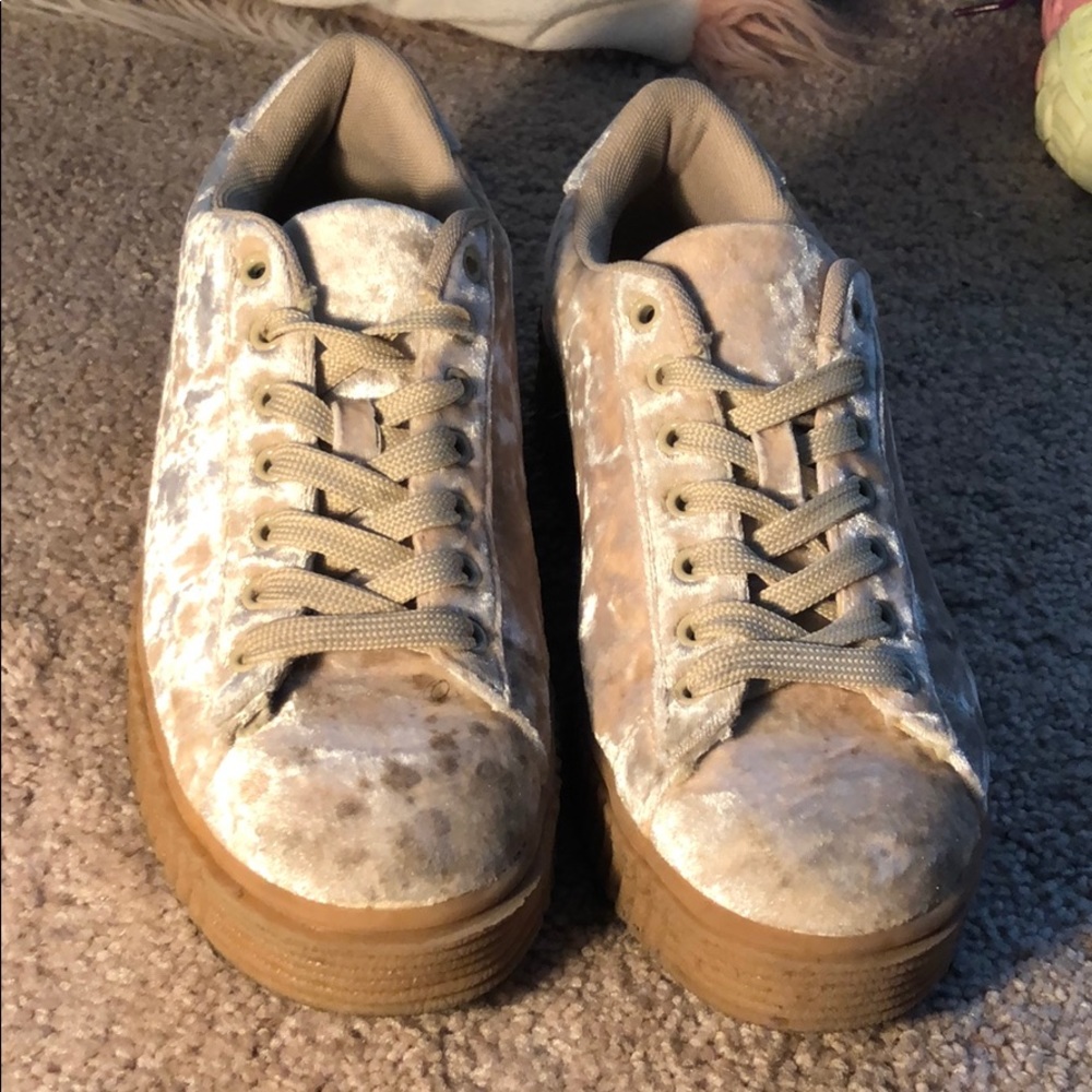 skater sneakers (LOVE THESE!)